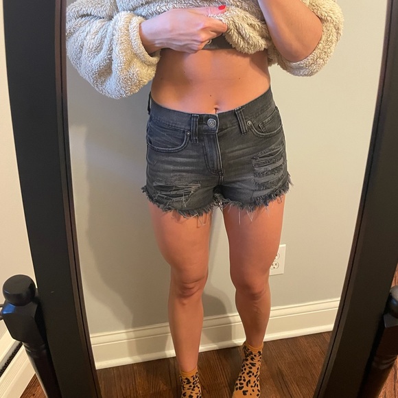Express black distressed high waisted jean shorts - Picture 4 of 5